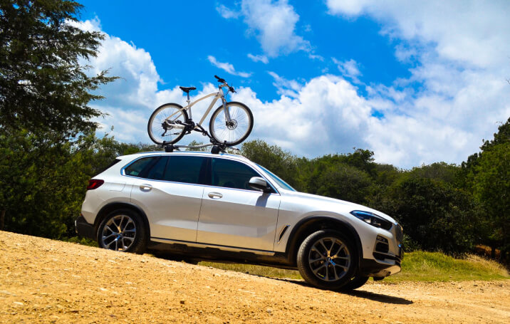 BMW Individual Manufaktur hace realidad los deseos de lujo individuales: pinturas, materiales y detalles personalizados. Vemos cómo han creado un modelo especial para el hotel de lujo sudafricano «Ellerman House», inspirado en la flora del país. Acompañamos el making-of del BMW Serie 7.
